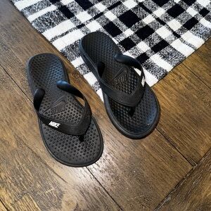 Nike Black Slip On Waterproof Boys’ Thong Flip Flops Size 11 Used